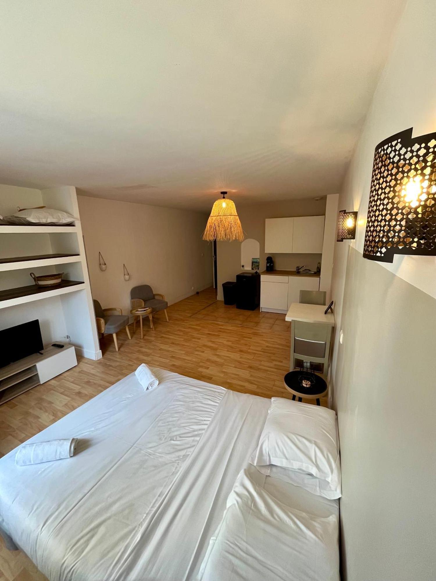 Appartement Chloe Du Lac Montferrat  Exterior photo